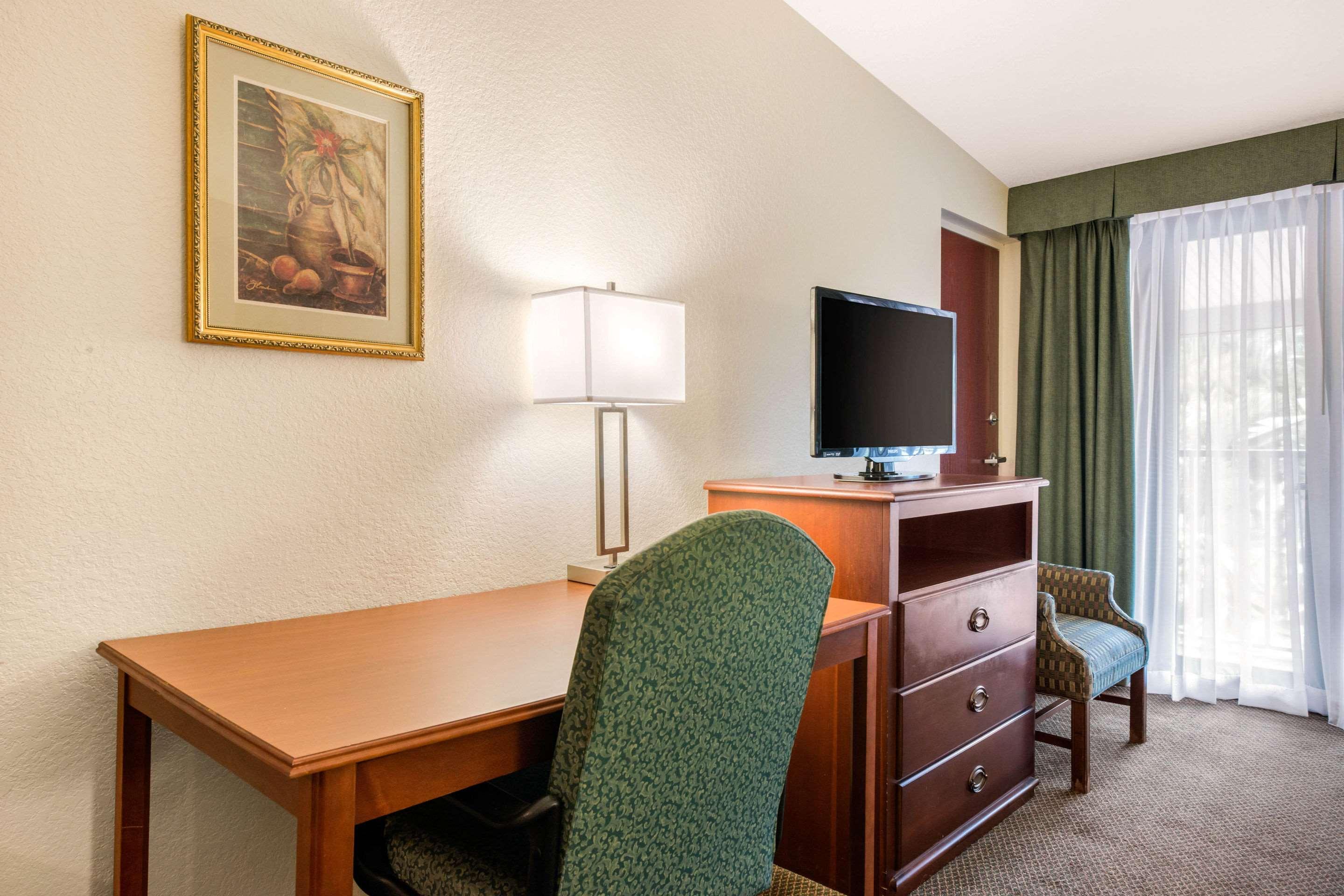 Quality Inn & Suites Tarpon Springs South Buitenkant foto