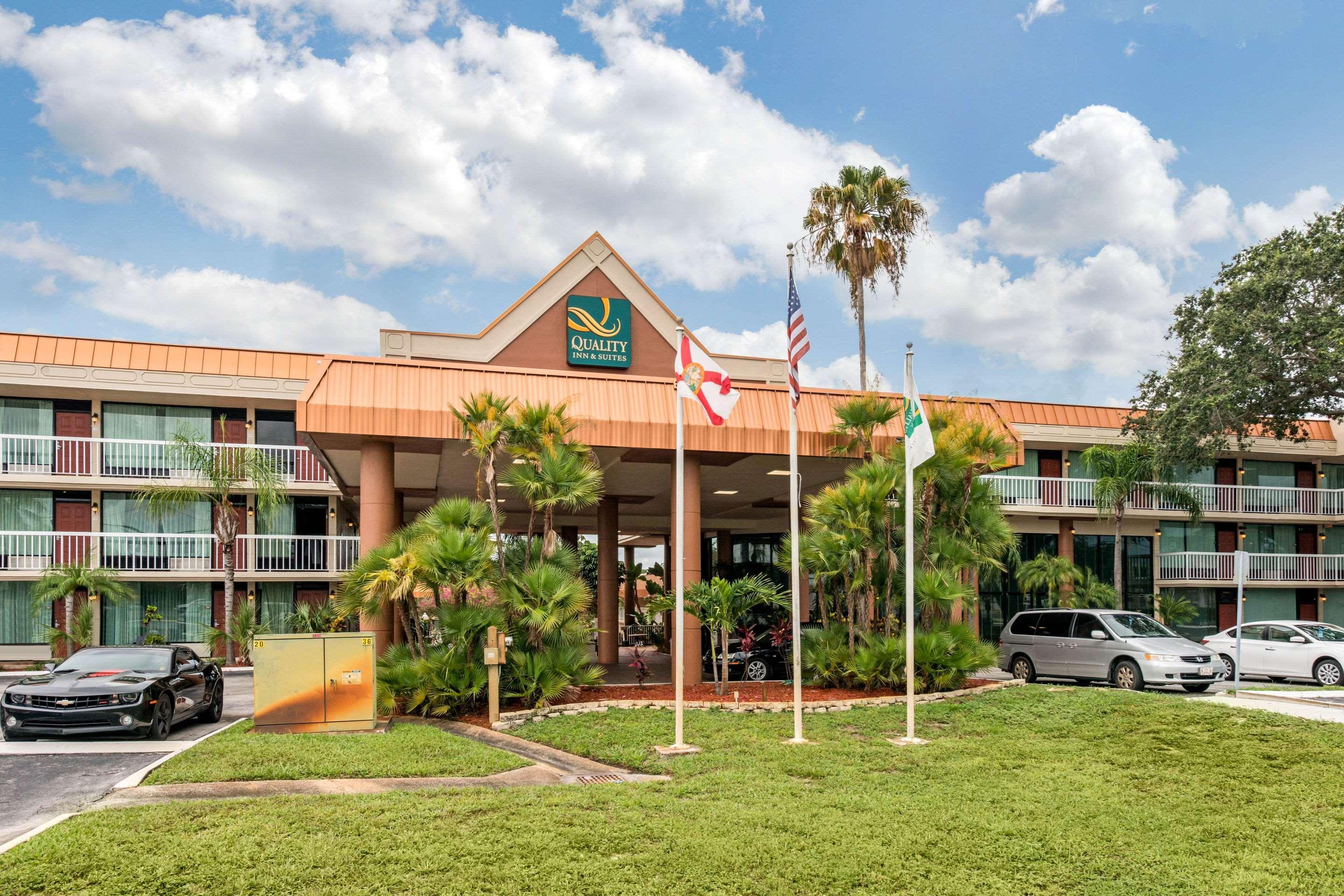 Quality Inn & Suites Tarpon Springs South Buitenkant foto